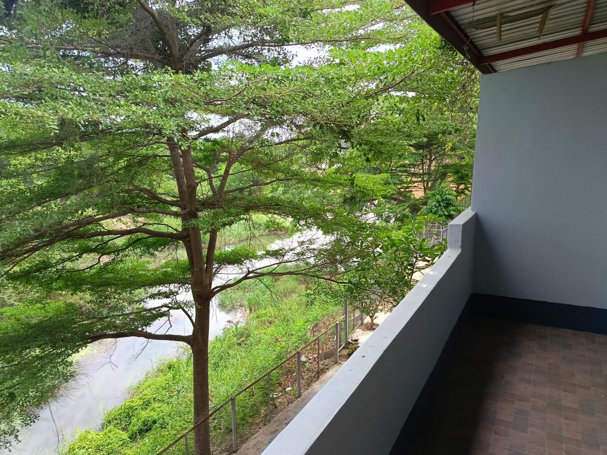 Bussaracum Resort Kanchanaburi Exterior foto